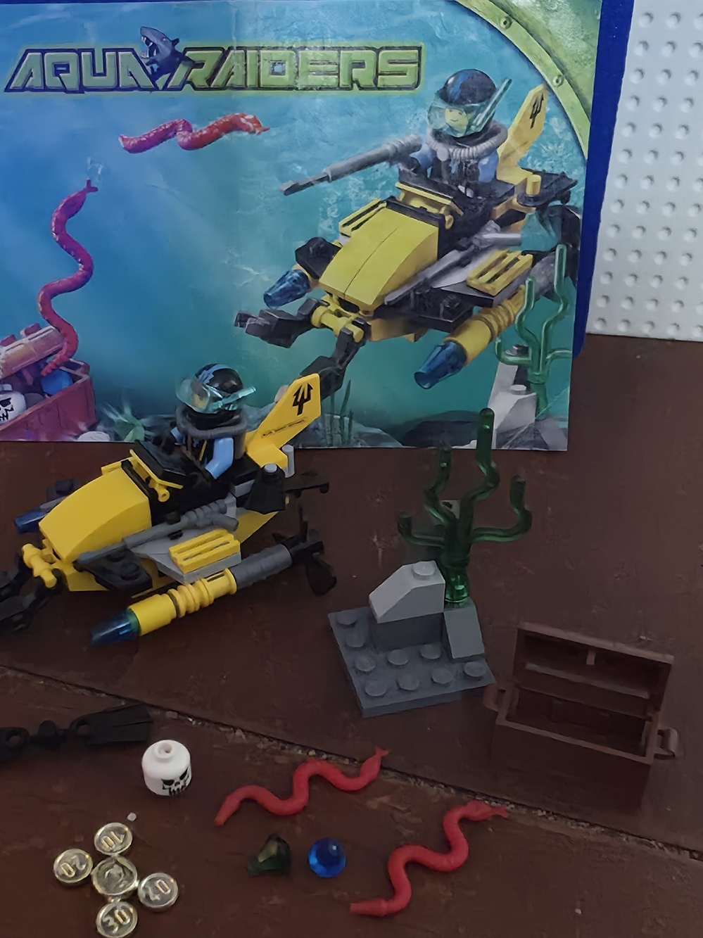 Lego Set 7770 Deep Sea Treasure Hunter 100% complete With Manual - Picture 1 of 4